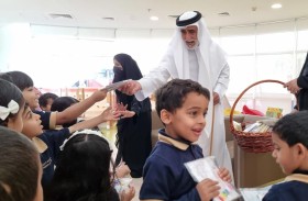 مجلس أولياء أمور الطلبة والطالبات بالمنطقة الوسطى يزور حضانة الثميد ويشجع الأطفال على القراءة