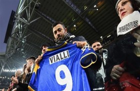 الكرة الإيطالية تكرم فيالي وحزينة لوداعه