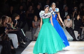 أرماني يقدم عرض أزياء مرصعا بالنجوم في البندقية 