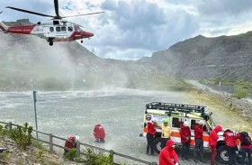 متسلقة جبال تُنقل جوا إلى المستشفى بعد لسعات نمل ناري