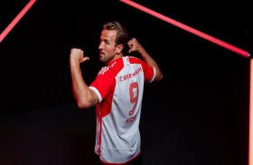 الدوري الألماني .. صفقة كين و «هاتريك» أولمو يثيران التوقعات عن سباق الهدافين