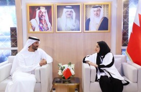 ابن طوق يبحث مع وزيرة السياحة البحرينية تعزيز التعاون السياحي