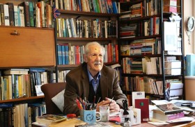 برايان ألديس.. من كتابة المذكرات إلى أحد أشهر كتاب الخيال العلمي