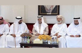 نهيان بن مبارك يقدم واجب العزاء بوفاة عوض سعيد بن سويلم الكتبي