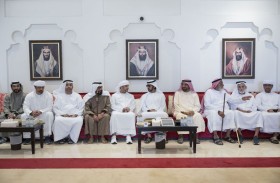 خليفة بن طحنون بن محمد يُقدِّم واجب العزاء في وفاة معتوق حربي العامري