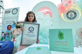 الإماراتية الفي المرزوقي تحصل على شهادة غينيس لأصغر كاتبة في العالم