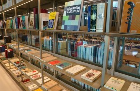 حاكم الشارقة يهدي بيت الحكمة 646 مؤلفاً تاريخياً نادراً باللغة الفرنسية