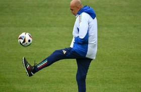 سباليتي باقٍ في منصبه مدرباً لإيطاليا رغم الإخفاق 