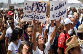 من يشارك في المظاهرات ضدّ اللقاح والشهادة الصحية...؟