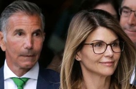 لوري لوفلين تنفصل عن زوجها