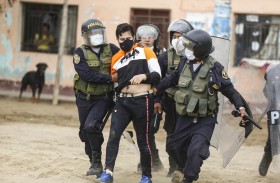 الحكومة البيروفية تسعى إلى تهدئة غضب العمال 