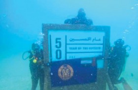 عناصر نسائية من غواصات شرطة أبوظبي تشاركن بزراعة الشعب المرجانية في الفجيرة