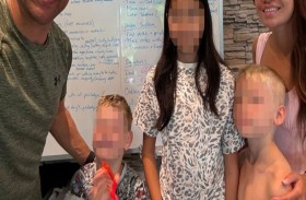 يستبدل المدارس بالذكاء الاصطناعي لتعليم أطفاله بالمنزل