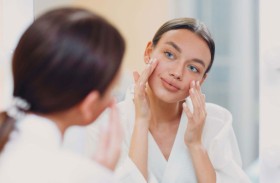 9 نصائح للحفاظ على نضارة بشرتك بعد سن 40
