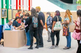 المكسيكيون يحملون أسماءهم بالخط الديواني في جناح الشارقة ضيف شرف «جوادالاهارا الدولي للكتاب»