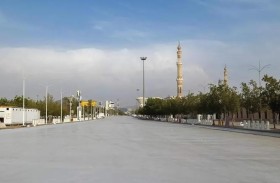 تزامنا مع الحج.. طلاء أبيض لتبريد محيط مسجد نمرة