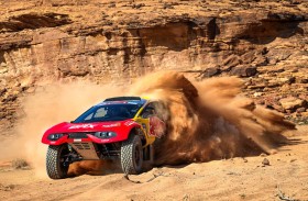 القيادة الرائعة تشهد صعود نجم فريق البحرين ريد إكستريم إلى المركز الثالث بسيارة برودرايف هانتر بعد معركة قوية مع بيترهانسل