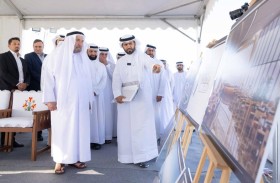 حاكم الشارقة يتفقد مشروع استراحة «فوق الغمام» على جبل ديم بمدينة كلباء