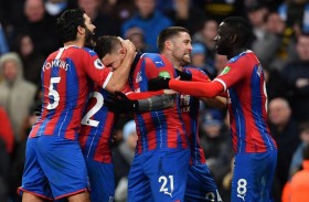 بالاس يسقط المتصدر توتنهام ويفسد بدايته المثالية 