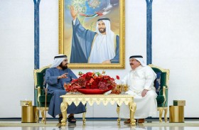 محمد بن راشد يلتقي ملك البحرين في مقر إقامته في أبوظبي