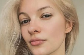 داخل قطار.. طعنها حتى الموت 