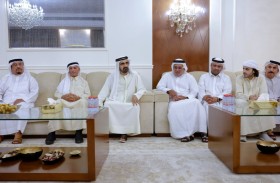 محمد بن راشد يقدم واجب العزاء في حارب بن حاضر المهيري