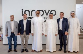عبدالله بن طوق يزور مجموعة «إنوفو» بدبي  ويطّلع على حلولها في توظيف التكنولوجيا والروبوتات