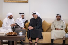 خالد بن محمد بن زايد يقدم واجب العزاء في وفاة حمد بن راشد بن حمد الهاجري