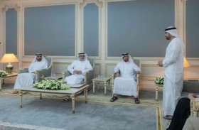 ولي عهد الشارقة يستقبل أعضاء فريق تجربة المتعامل لخدمة «مواساة»