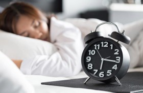 ما الأفضل لصحتنا؟ .. النوم لسبع ساعات أم النوم بموعد ثابت؟