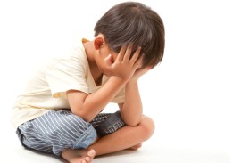 لا تتجاهل صداع طفلك.. علامات تستدعي زيارة الطبيب