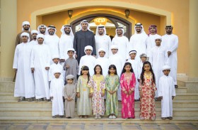 رئيس الدولة يزور الشاعر سيف سالم المنصوري في منزله