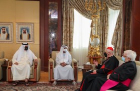 نهيان بن مبارك يستقبل وفد الفاتيكان 