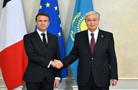 قازاخستان تستقبل رئيس فرنسا في زيارة ترفضها موسكو 