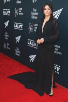 إيفا لونجوريا خلال حضورها الفيلم الافتتاحي لمهرجان لوس أنجلوس السينمائي 2023.  (ا ف ب)