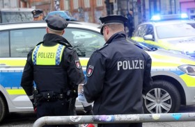 مقتل رجل هاجم سيارة بفأس