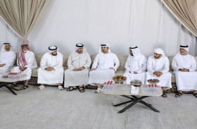مكتوم بن محمد يقدم واجب العزاء في وفاة مطر خلفان المزروعي