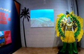 جناح انتيغوا وبربودا في أكسبو 2020 يحذر من استخدام الأكياس البلاستيكية الغير قابلة للتحلل ويعرض مضرب أشهر لاعب كريكت  